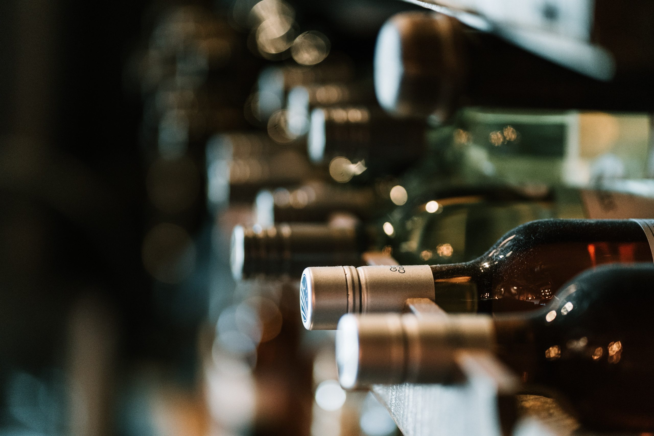 L’avenir de la marque viticole : Pourquoi l’adoption des NFT est essentielle pour la croissance
